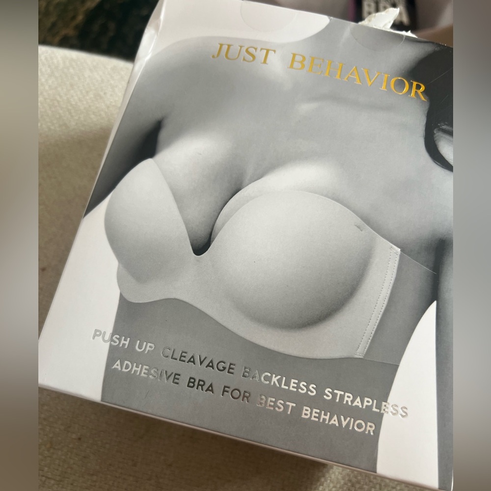 Backless strapless bra